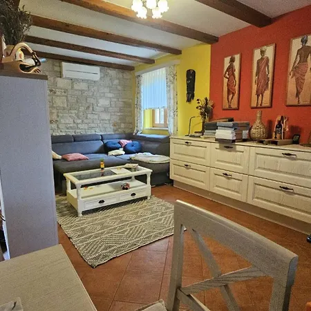 Family Paradise House بيت للعطل *